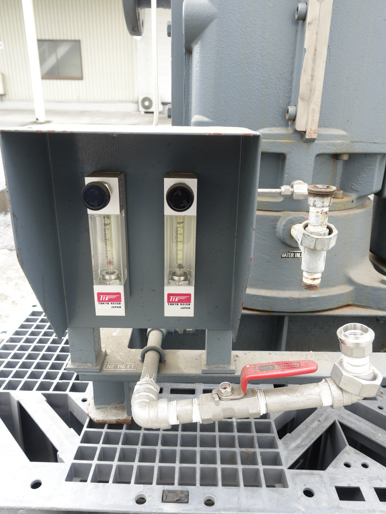 縦型<br>ドライ<br>真空ポンプ