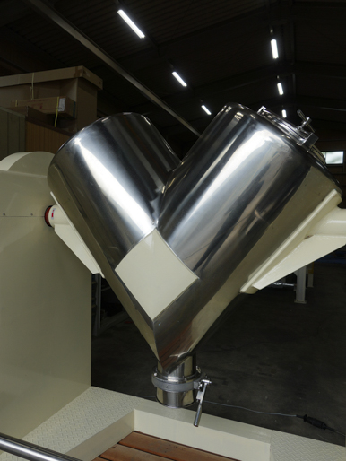 V型混合機<br><br>V型ミキサー