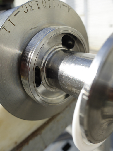 【1】<br>円筒縦型<br>超高速遠心分離機<br><br>シャープレス