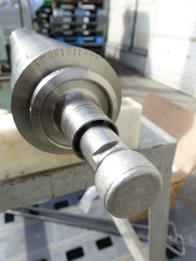 【1】<br>円筒縦型<br>超高速遠心分離機<br><br>シャープレス