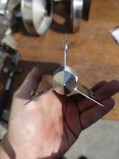 【1】<br>円筒縦型<br>超高速遠心分離機<br><br>シャープレス