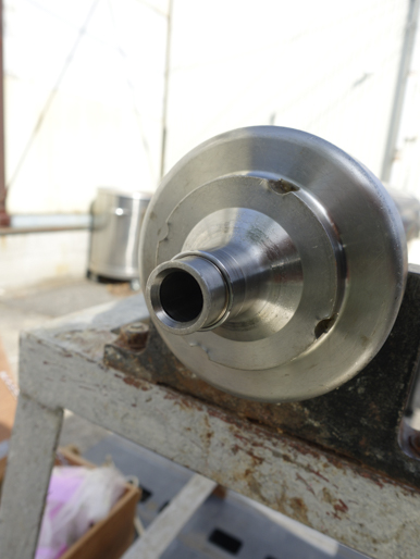 【1】<br>円筒縦型<br>超高速遠心分離機<br><br>シャープレス