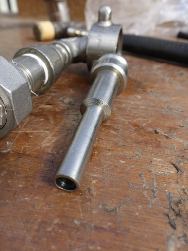 【1】<br>円筒縦型<br>超高速遠心分離機<br><br>シャープレス