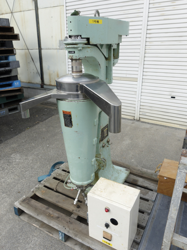 【1】<br>円筒縦型<br>超高速遠心分離機<br><br>シャープレス