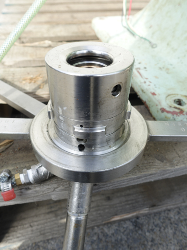 【1】<br>円筒縦型<br>超高速遠心分離機<br><br>シャープレス