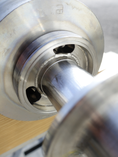 【2】<br>円筒縦型<br>超高速遠心分離機<br><br>シャープレス