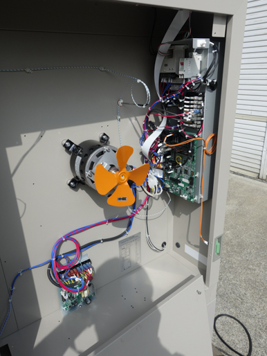 爆発放散口<br>(ベント)付き<br>箱型棚段式<br>熱風乾燥機<br><br>