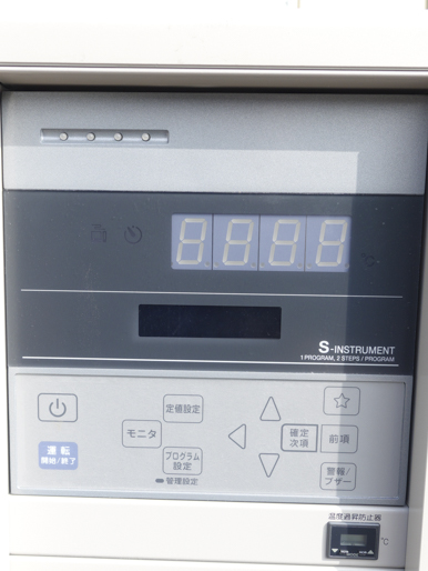爆発放散口<br>(ベント)付き<br>箱型棚段式<br>熱風乾燥機<br><br>