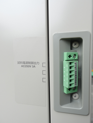 爆発放散口<br>(ベント)付き<br>箱型棚段式<br>熱風乾燥機<br><br>