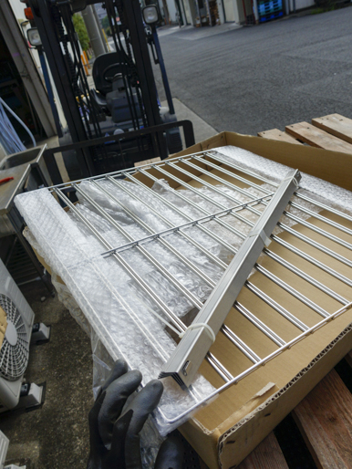 爆発放散口<br>(ベント)付き<br>箱型棚段式<br>熱風乾燥機<br><br>