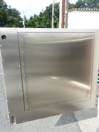 爆発放散口<br>(ベント)付き<br>箱型棚段式<br>熱風乾燥機<br><br>