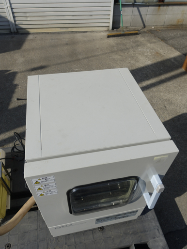 真空定温乾燥器<br><br>真空<br>箱型棚段式<br>乾燥機