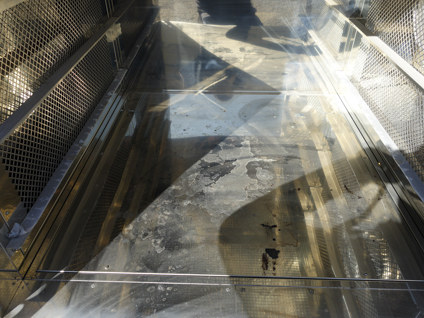 恒温器<br><br>箱型棚段式<br>熱風乾燥機<br><br>（爆発放散口）