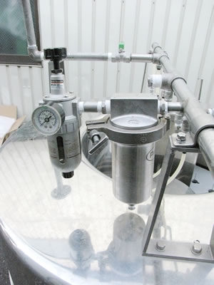 ロータリー式<br>強圧噴射式洗瓶機