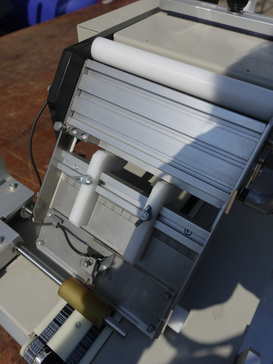 パウチラベラー<br>（袋ラベラー）