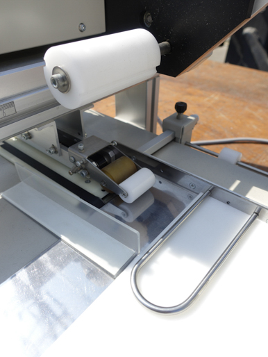 パウチラベラー<br>（袋ラベラー）